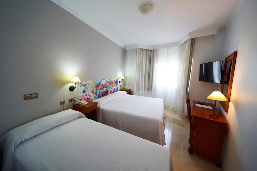 Camera tripla con bagno — Hotel Bajamar Centro