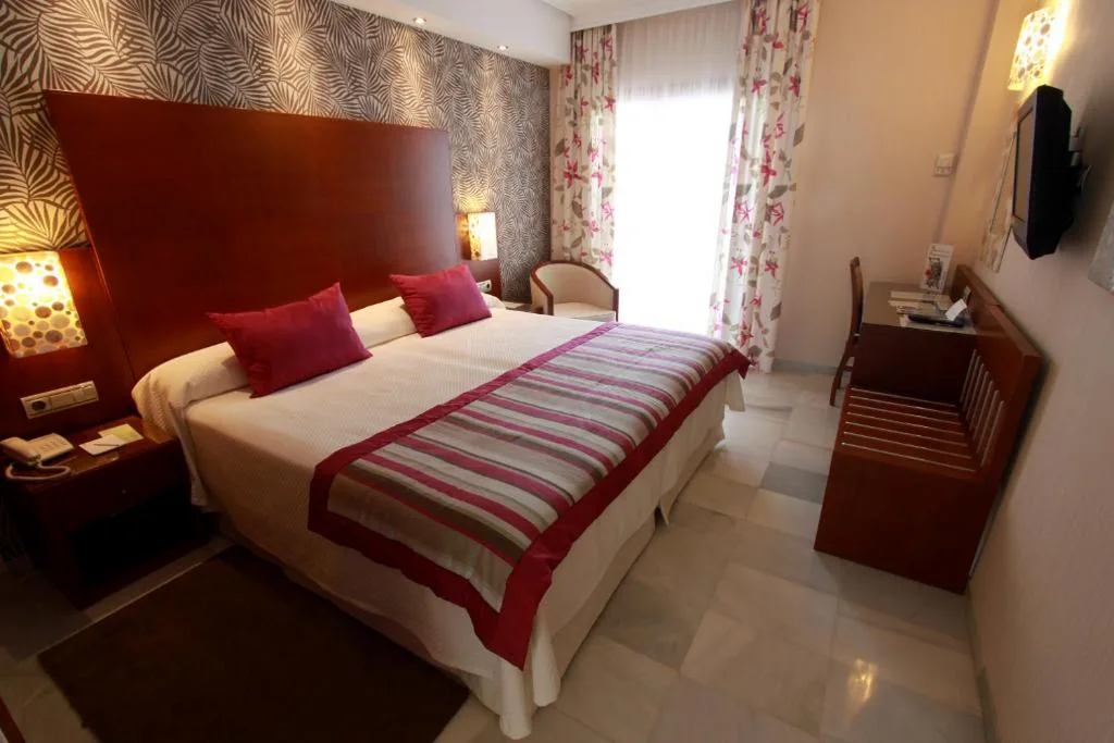 Quarto Duplo com cama extra, vista para o mar e varanda - 2 camas — Hotel Balcón de Europa