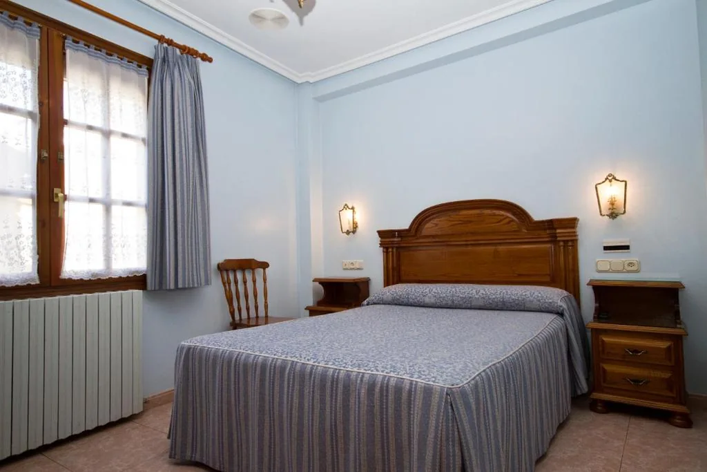 Quarto Duplo com Casa de Banho Privativa — Hotel Ballarin