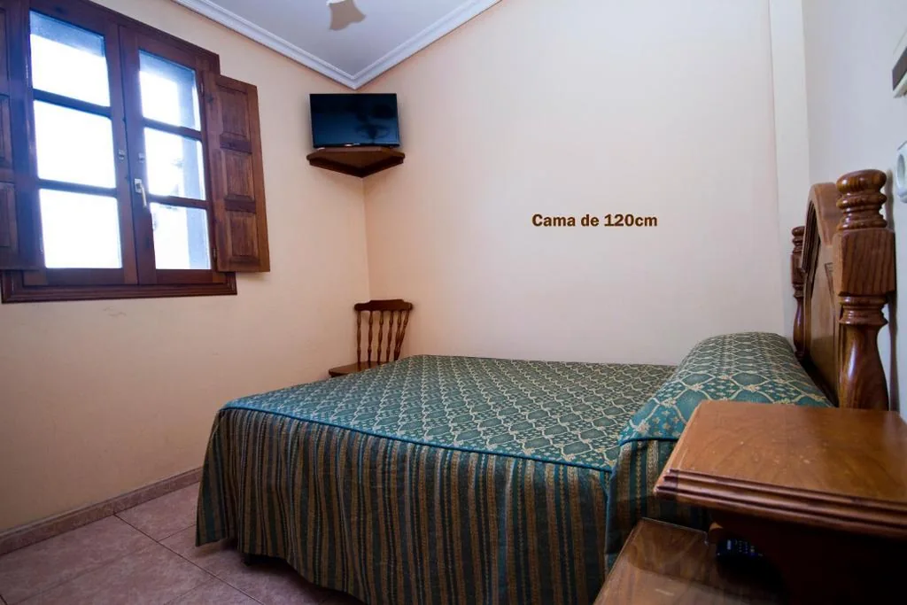 Quarto Individual com Casa de Banho Privativa — Hotel Ballarin