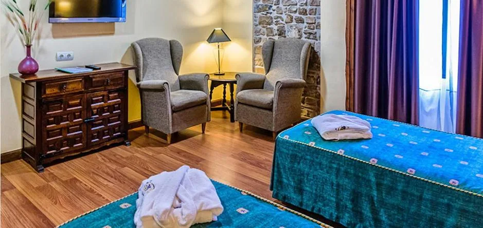 舒适三人间 — Hotel Balneari de Vallfogona de Riucorb