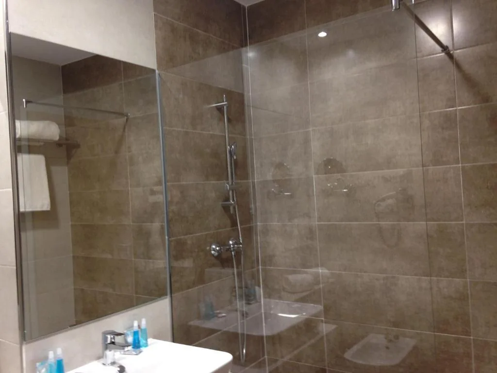 Habitación Superior con cama grande y acceso al spa — Hotel Balneario de Graena