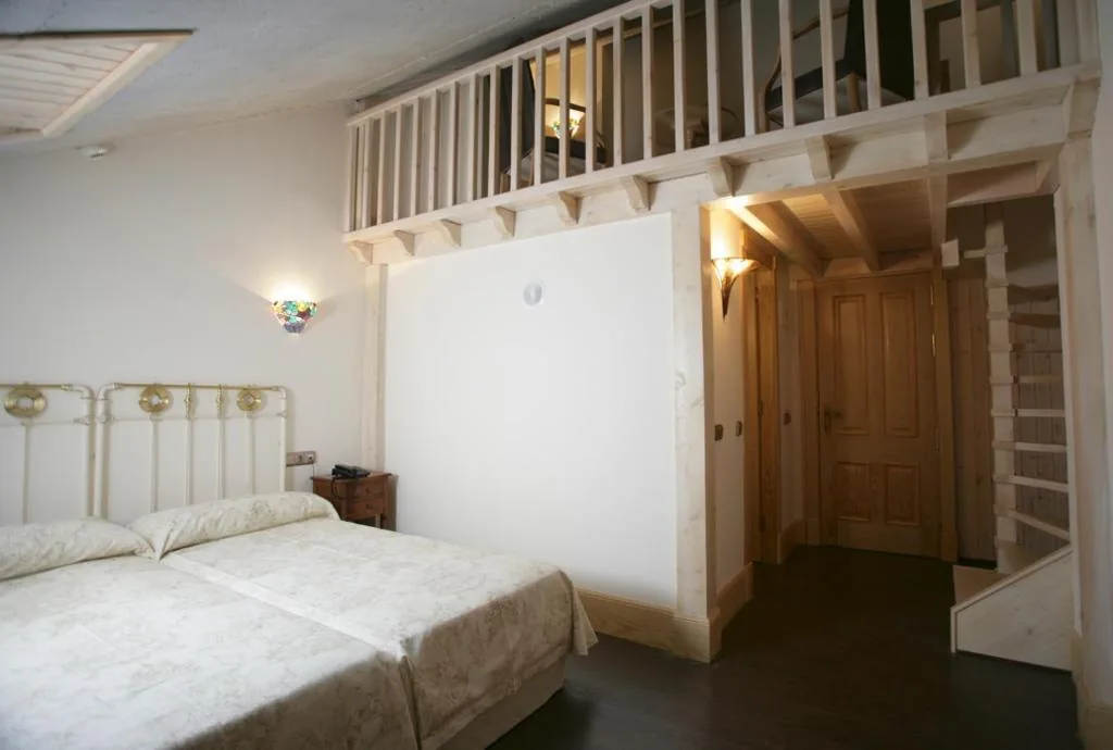 Triple Room with Spa Access - Attic — Hotel Balneario La Hermida