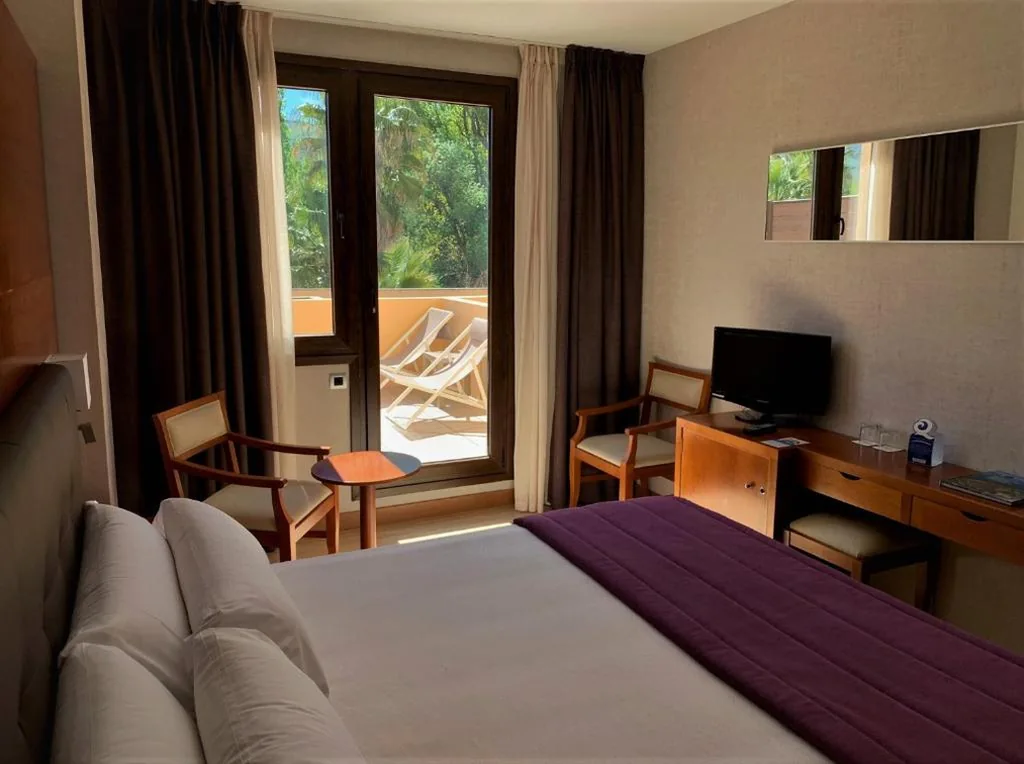 Superior Double Room with Terrace — Hotel Balneario Valle del Jerte