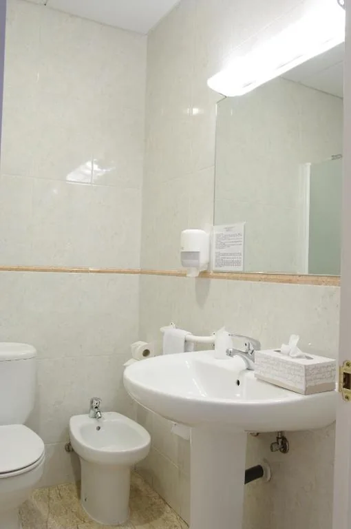 Standaard driepersoonskamer — Hotel Barajas Plaza