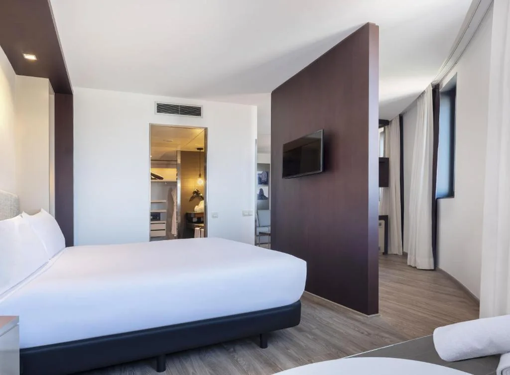 Suite Junior — Hotel Barcelona Condal Mar, Affiliated by Meliá