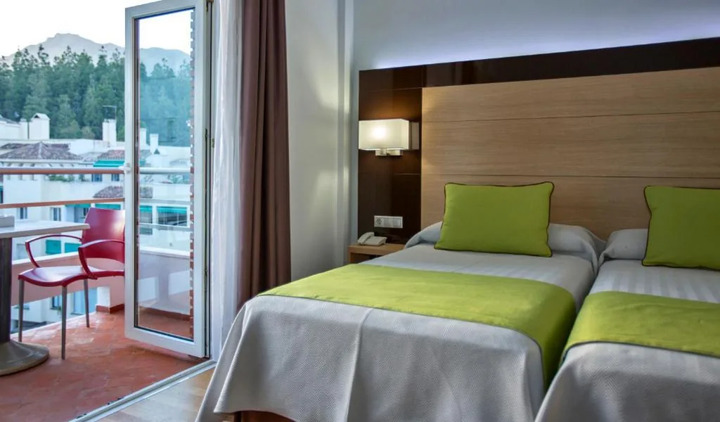 Habitación Doble con cama supletoria (3 adultos) — Hotel Baviera