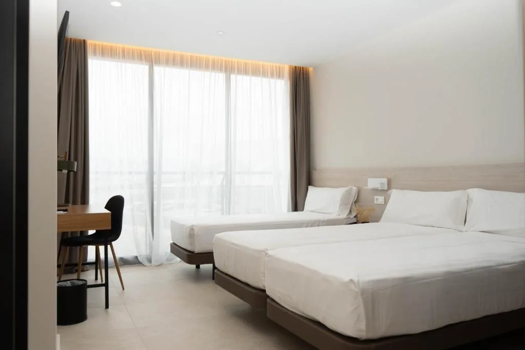 Habitación Triple — Hotel BCL Podium La Nucia
