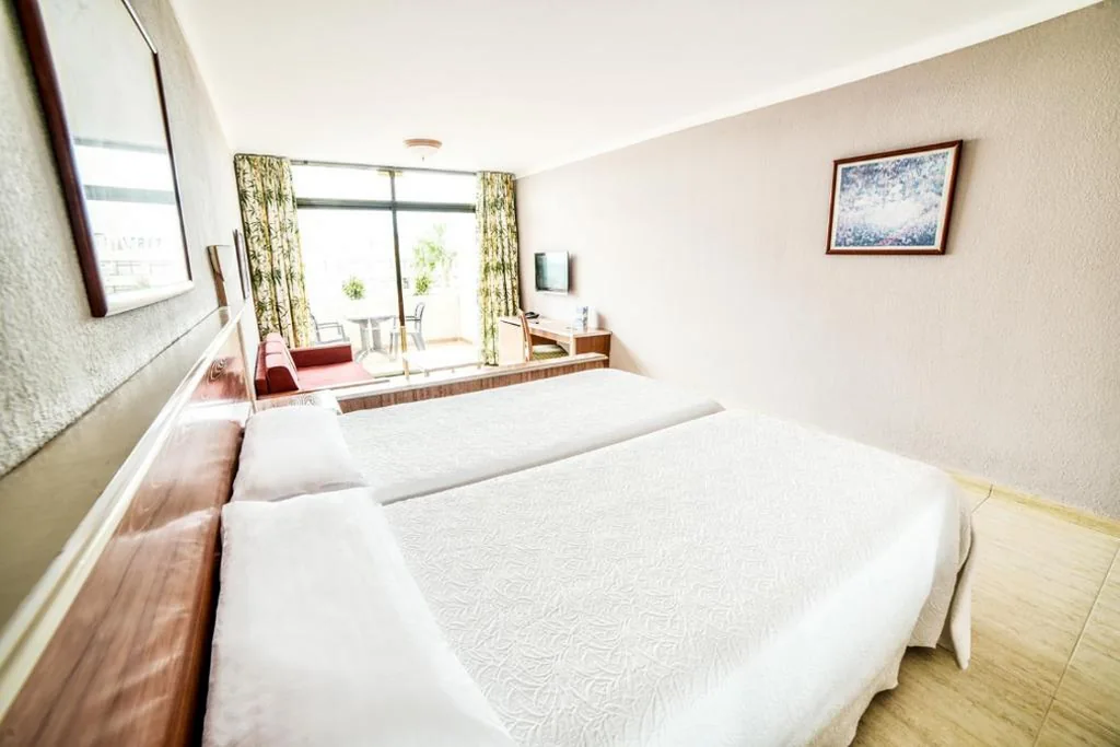 Doppelzimmer mit Zustellbett – 1 oder 2 Betten (2 Erwachsene + 1 Kind) — Hotel Beatriz Playa & Spa