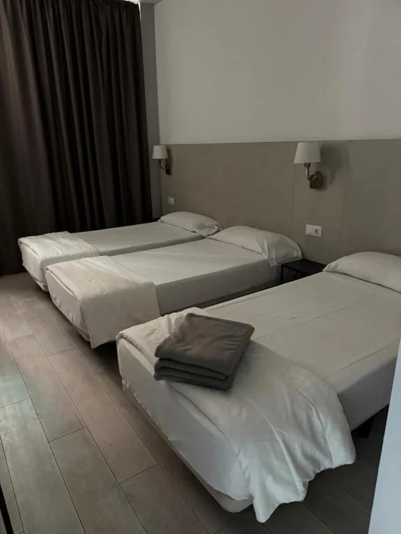 Camera tripla basic — Hotel Bed and Breakfast Benidorm