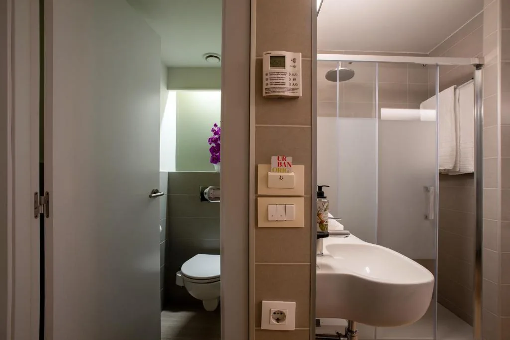 Habitación Familiar (2 adultos y 2 niños) — Hotel Bed4U Pamplona