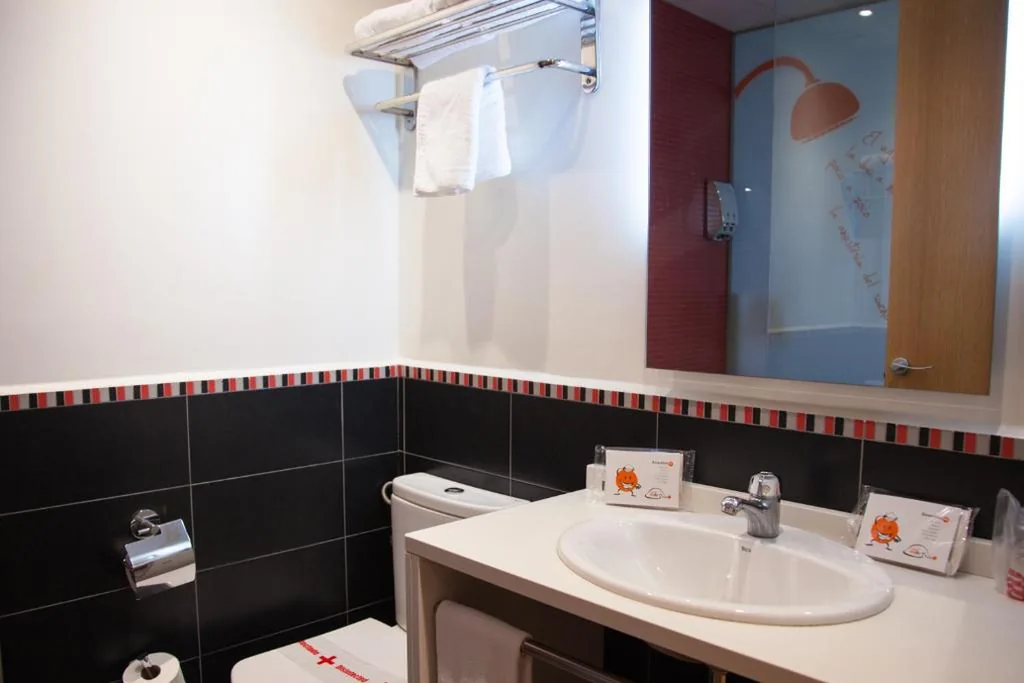 Chambre Triple avec parking gratuit — Hotel Bed4U Tudela