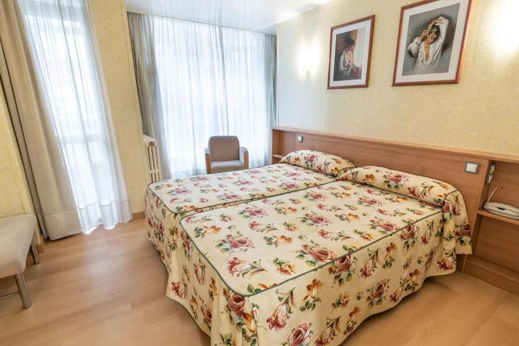 Camera doppia con 2 letti — Hotel Bedoya