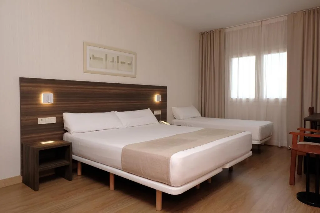 Quarto Triplo Conforto — Hotel Belcaire