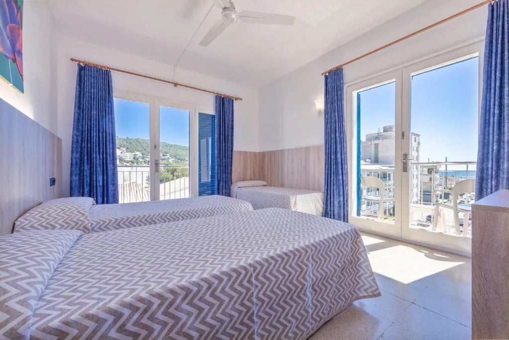 Dreibettzimmer (2 Erwachsene + 1 Kind) — Hotel Bell Aire