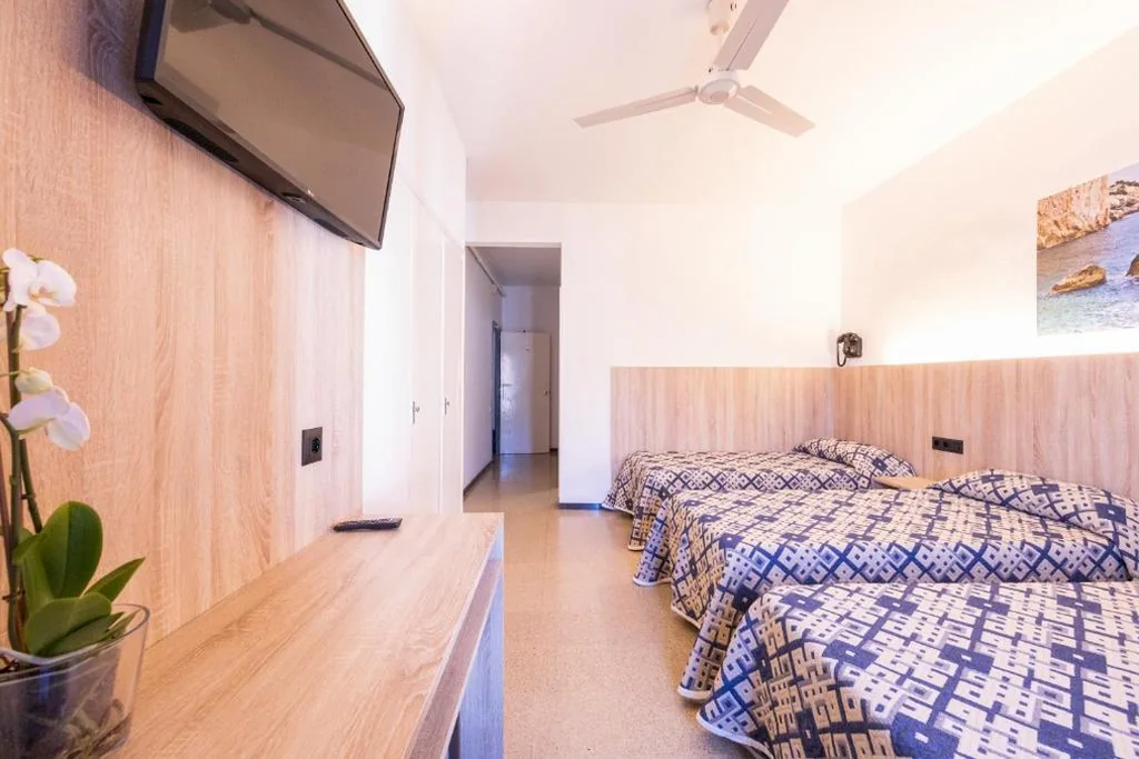 Dreibettzimmer (3 Erwachsene) — Hotel Bell Aire