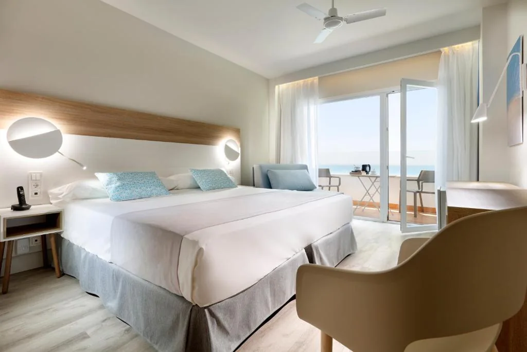 Deluxe-Doppelzimmer (2 Erwachsene + 1 Kind) — Hotel Benalma Costa del Sol