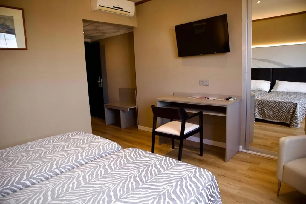 Camera doppia con letti singoli — Hotel Benetusser