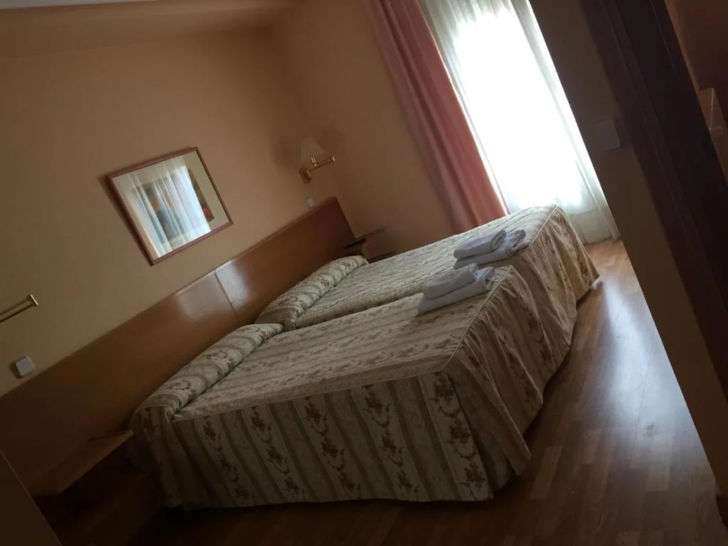Dreibettzimmer — Hotel Benlloch