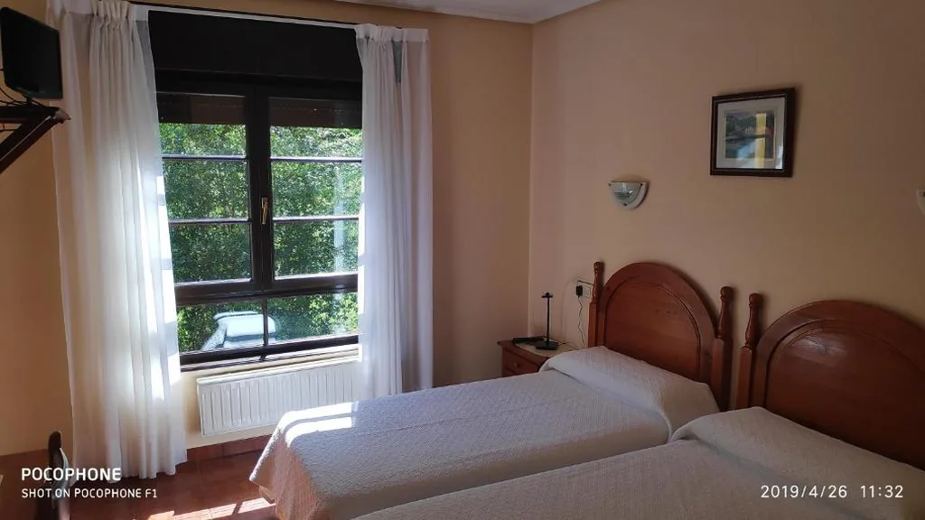 Camera doppia con letti singoli — Hotel Benzua