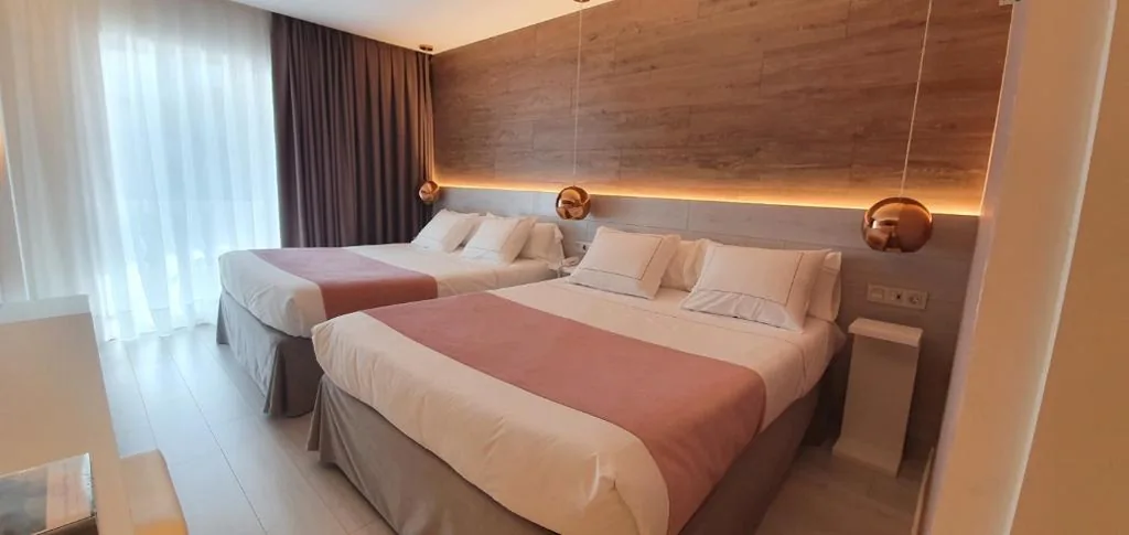 Camera doppia (2 adulti + 2 bambini) — Hotel Bernat II 4*Sup