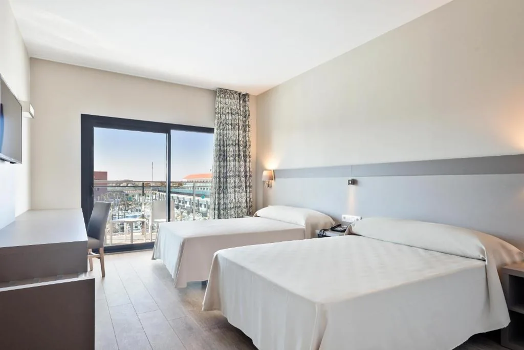 Doppelzimmer (3 Erwachsene + 1 Kind) — Hotel Best Costa Ballena
