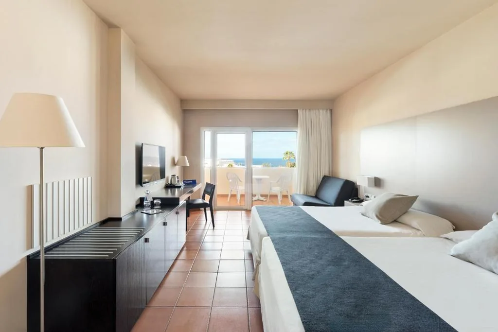 Quarto Duplo com Varanda — Hotel Best Jacaranda
