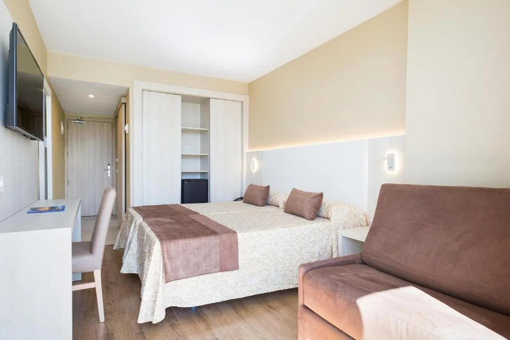 Standard-Doppelzimmer (2 Erwachsene + 1 Kind) — Hotel Best Maritim