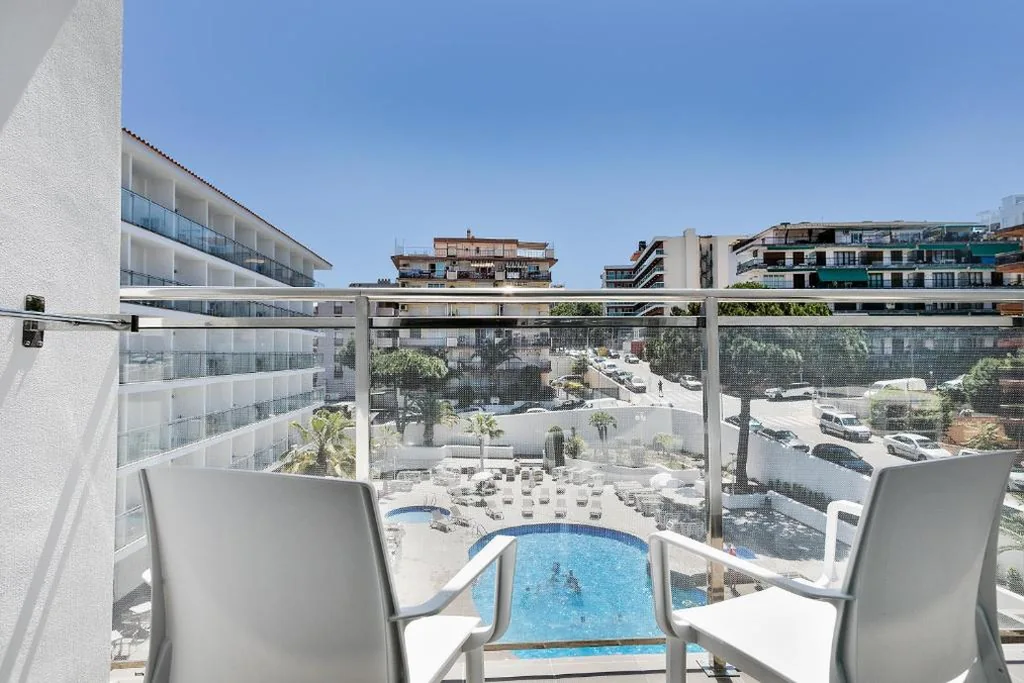 Habitación Doble con vistas a la piscina — Hotel Best San Diego