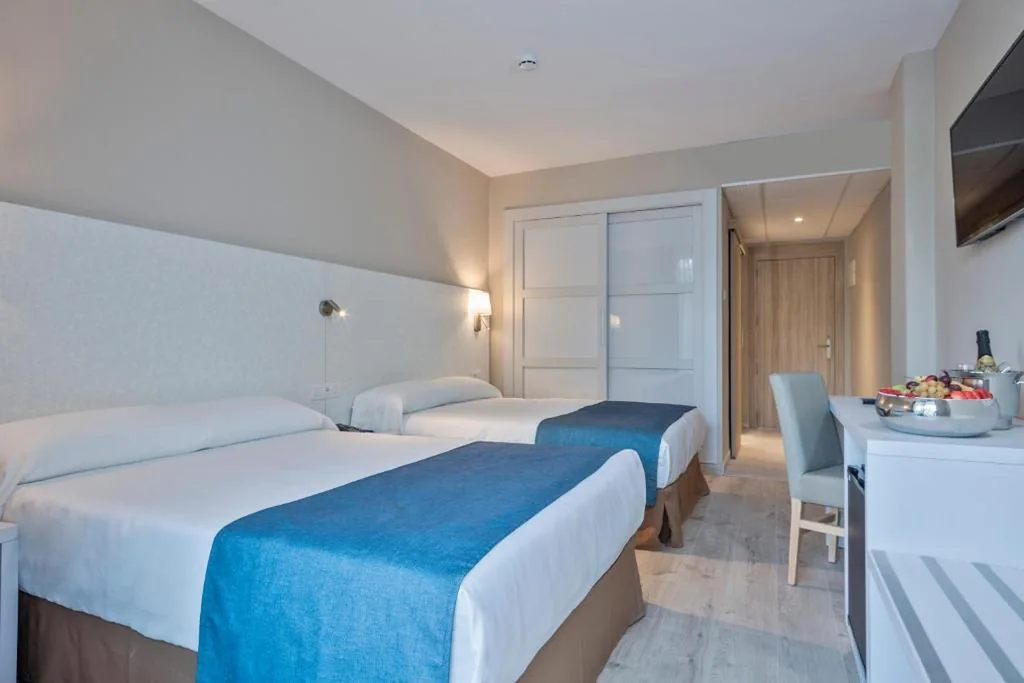 Habitación Doble con vistas a la piscina — Hotel Best Sol D´Or