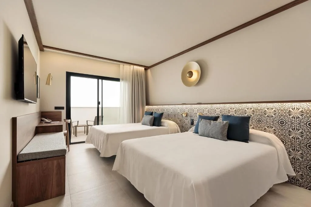 Doppelzimmer (2 Erwachsene + 1 Kind) — Hotel Best Village Chipiona