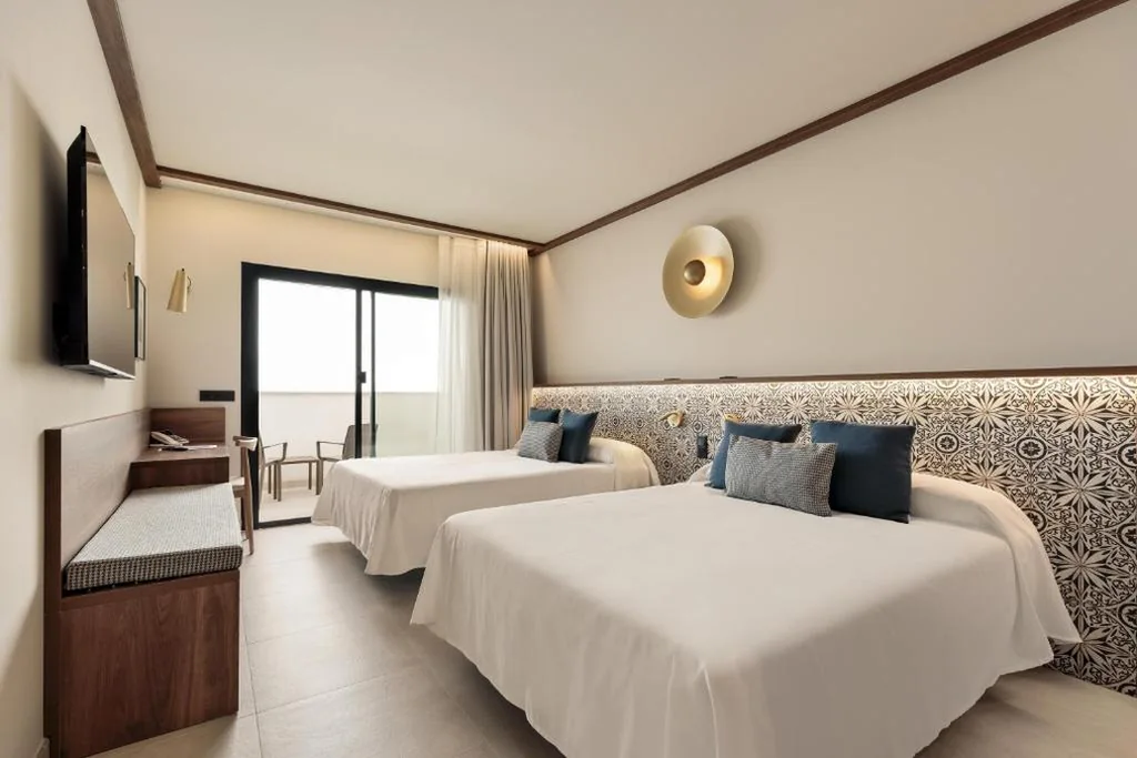 Doppelzimmer (3 Erwachsene + 1 Kind) — Hotel Best Village Chipiona
