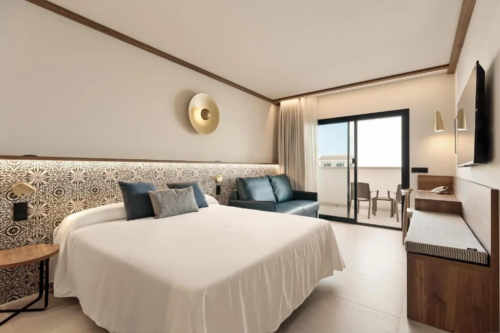 Doppelzimmer mit extragroßem Bett (1 oder 2 Erwachsene) — Hotel Best Village Chipiona