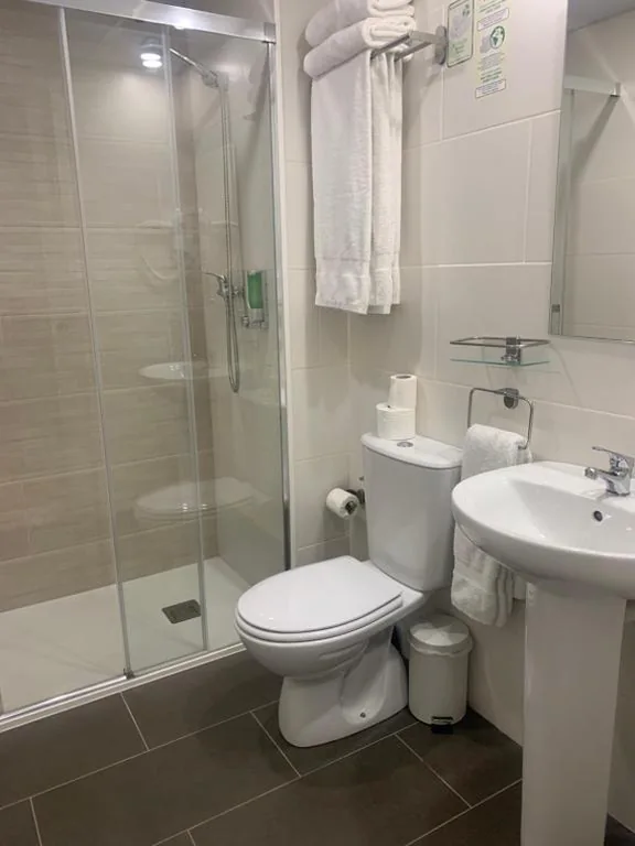 Habitación Doble Familiar — Hotel BESTPRICE Girona