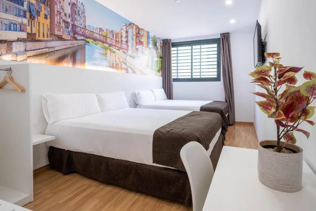Habitación Familiar Deluxe — Hotel BESTPRICE Girona