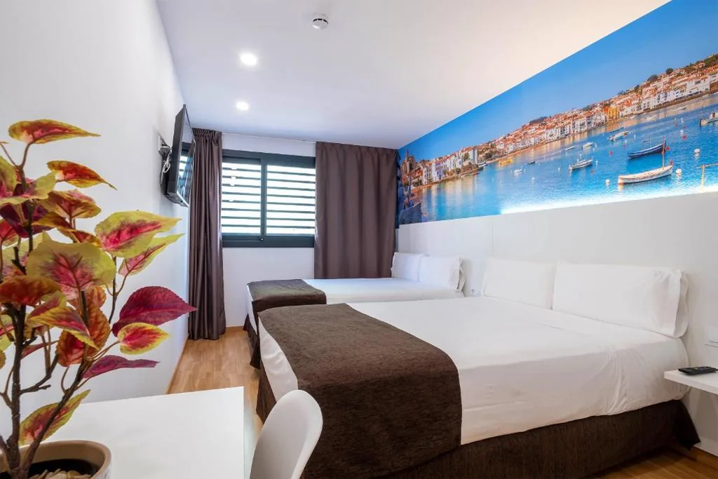 Habitación Familiar Superior — Hotel BESTPRICE Girona