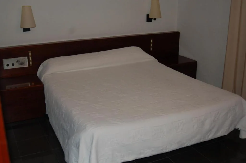 Tweepersoonskamer - 1 of 2 bedden — Hotel Betriu