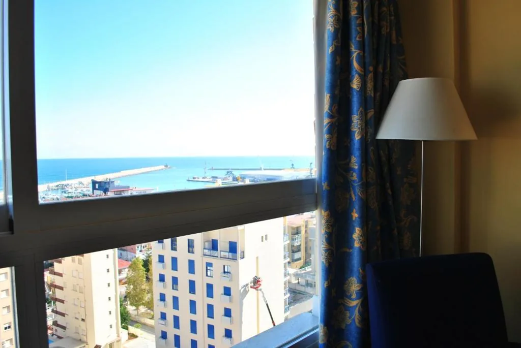 Doppelzimmer (1 Erwachsener + 1 Kind) mit 2 Betten — Hotel Biarritz