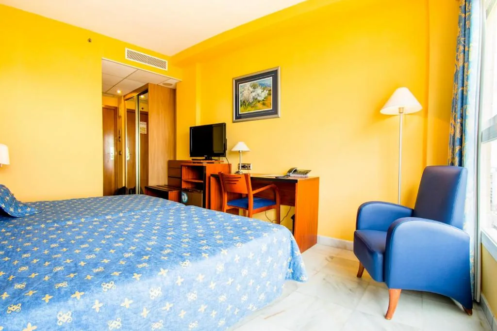 Superior-Doppelzimmer (2 Erwachsene + 2 Kinder) — Hotel Biarritz