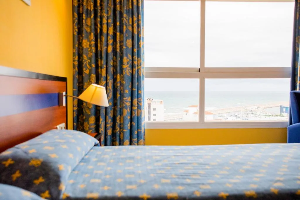 Superior-Doppelzimmer (3 Erwachsene) mit 2 Betten — Hotel Biarritz