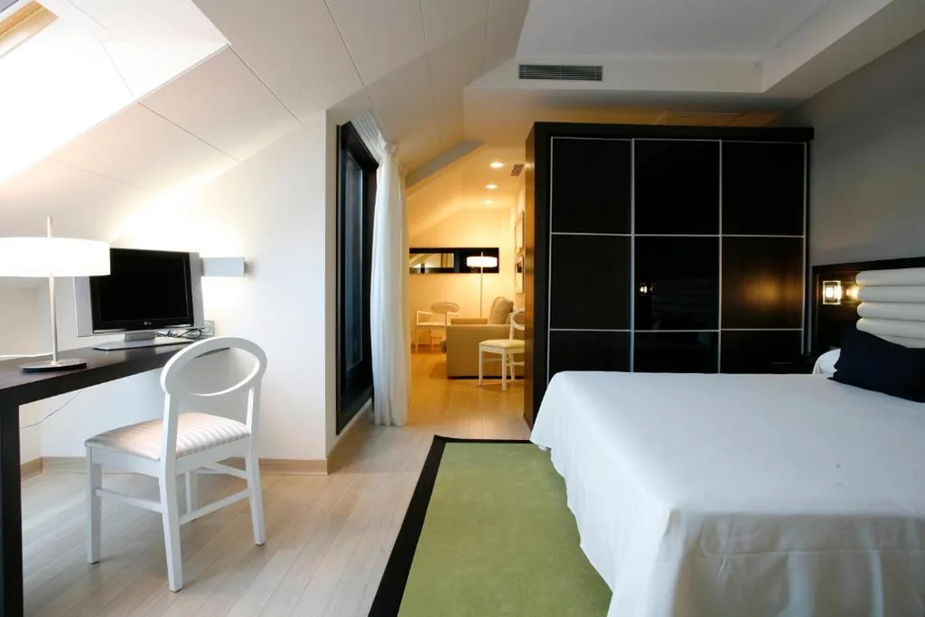 Quarto Prémium com cama extragrande - sem acesso ao spa — Hotel Bienestar Moaña