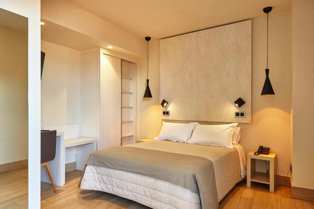 テラス付きデラックスダブルルーム — Hotel Bilbao Plaza