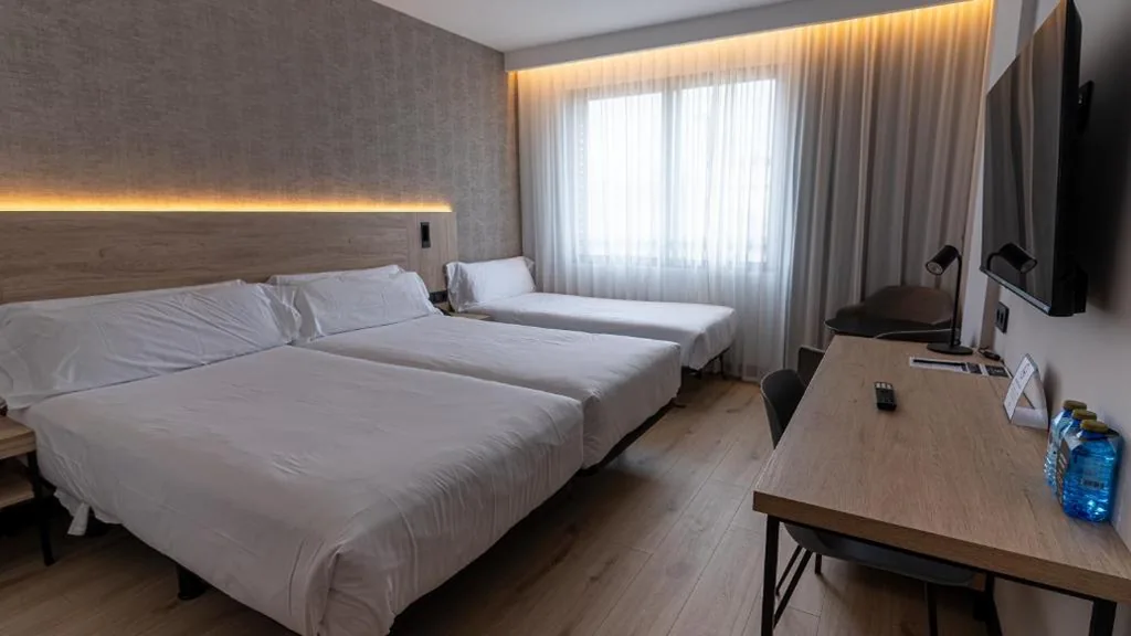 Doppelzimmer mit Zustellbett — Hotel Blanca de Navarra