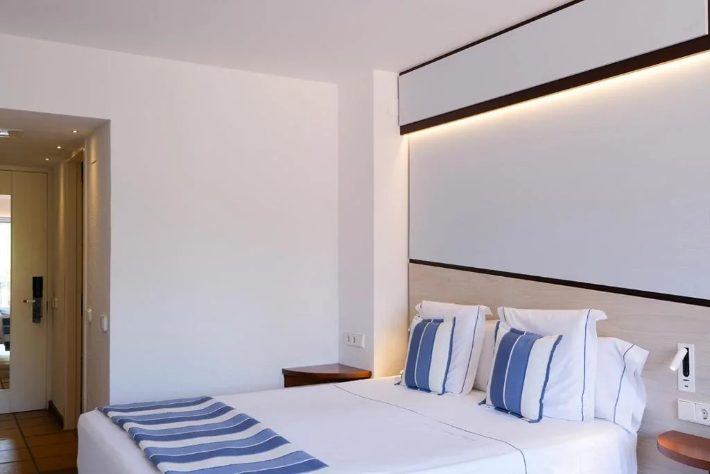 Double Room with Balcony — Hotel Blaumar Cadaqués by Fimedhotels