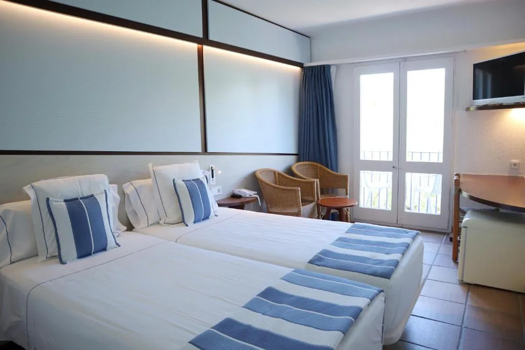 Deluxe Double Room with Balcony — Hotel Blaumar Cadaqués by Fimedhotels