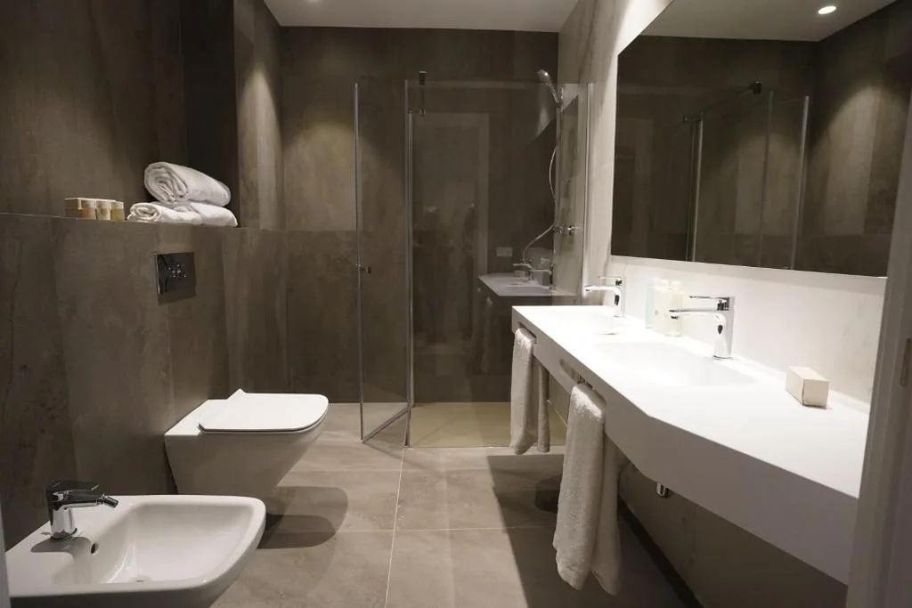 Deluxe Queen Room with Parking — Hotel Bodega FyA - GRUPO PIÉROLA