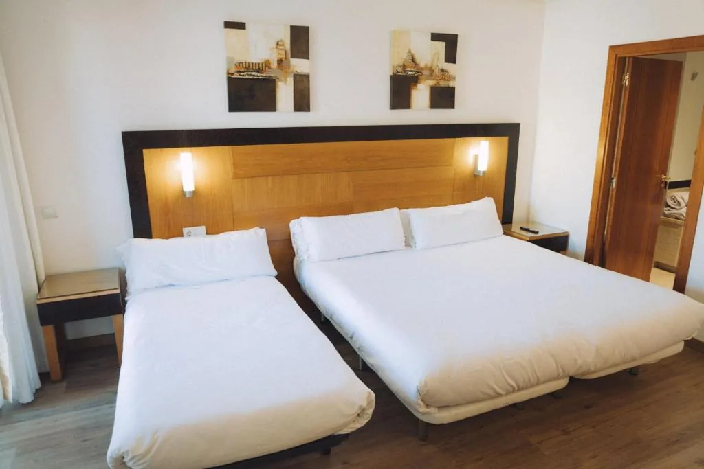 Dreibettzimmer — Hotel Bonalba Alicante