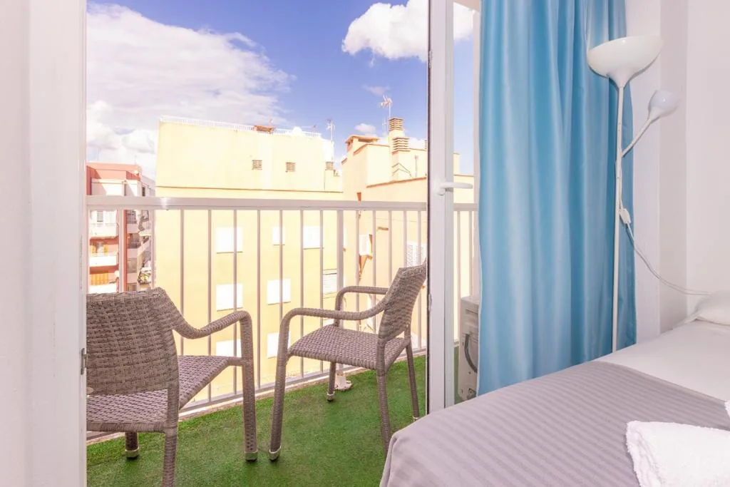 Habitación Cuádruple con balcón — Hotel Boogaloo - Adults Only