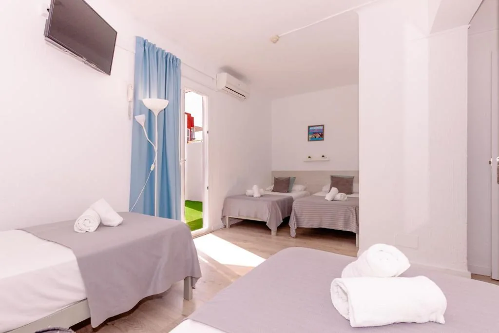 Habitación Cuádruple Superior con terraza — Hotel Boogaloo - Adults Only