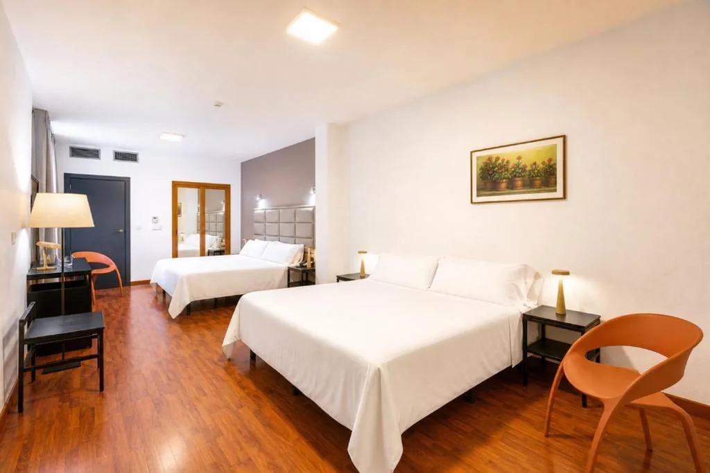 Habitación Familiar (3 adultos + 1 niño) — Hotel Borgia